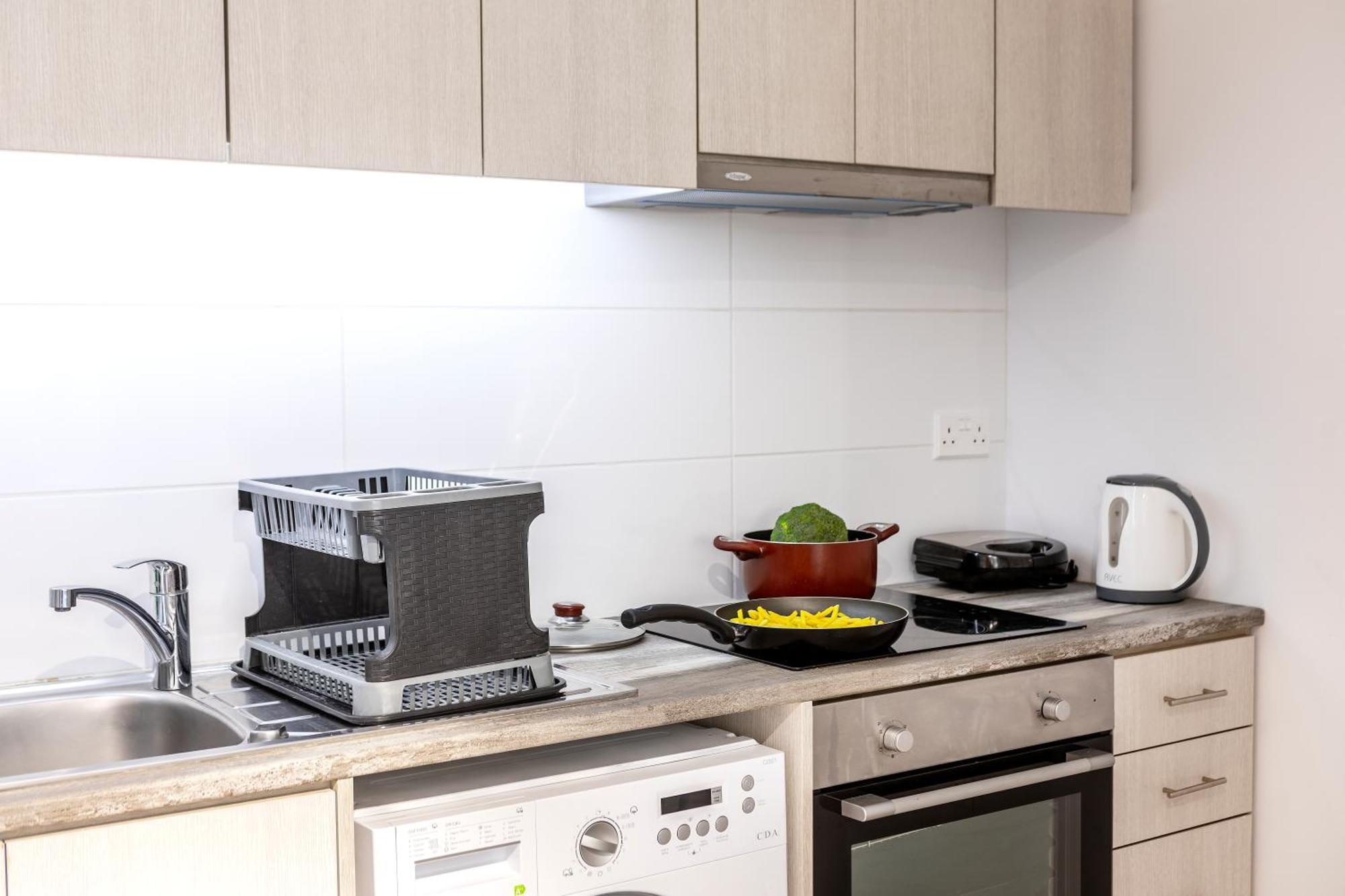 C-Premium Apts 100M From Beach And City Centre 라르나카 외부 사진