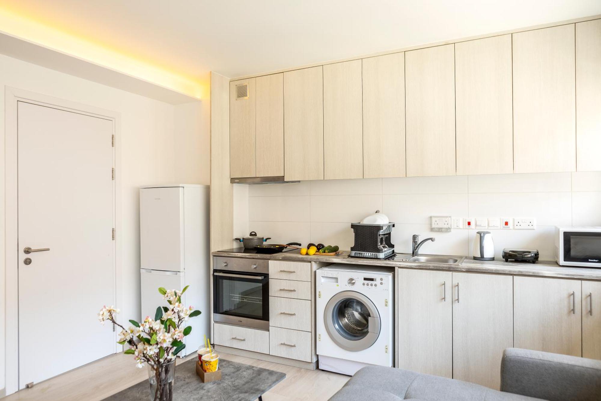 C-Premium Apts 100M From Beach And City Centre 라르나카 외부 사진