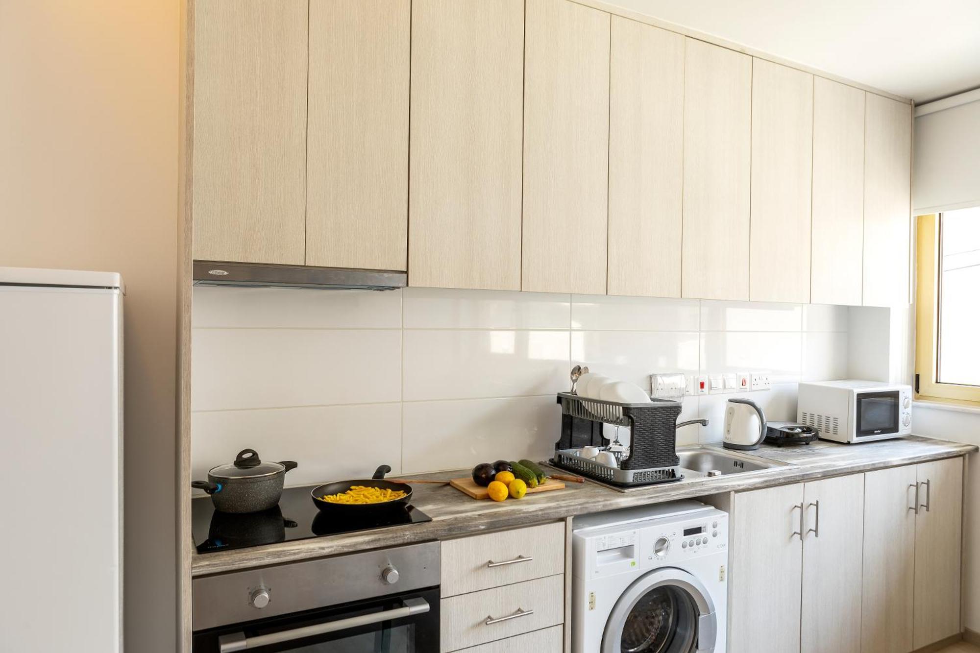 C-Premium Apts 100M From Beach And City Centre 라르나카 외부 사진