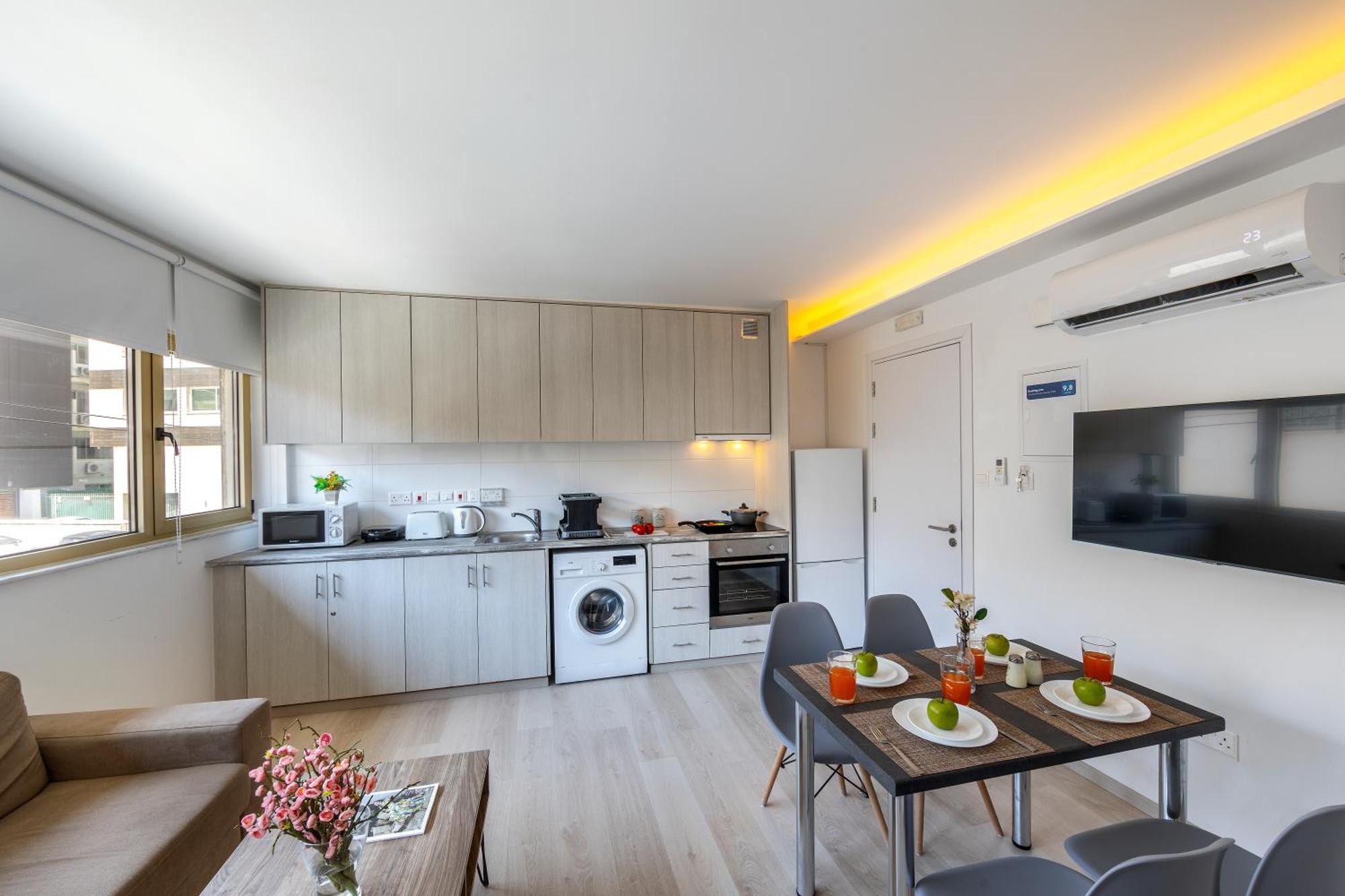 C-Premium Apts 100M From Beach And City Centre 라르나카 외부 사진