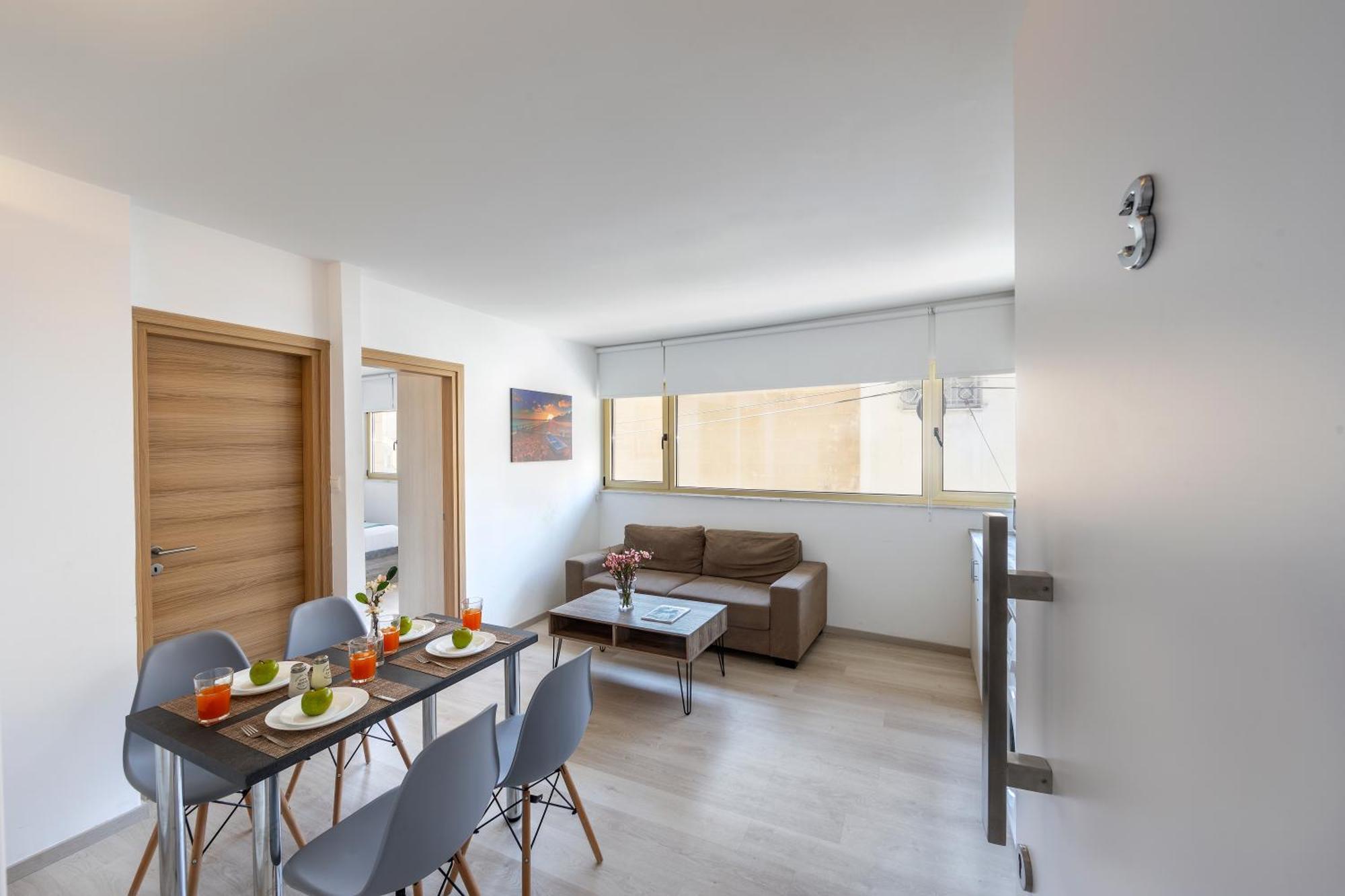 C-Premium Apts 100M From Beach And City Centre 라르나카 외부 사진