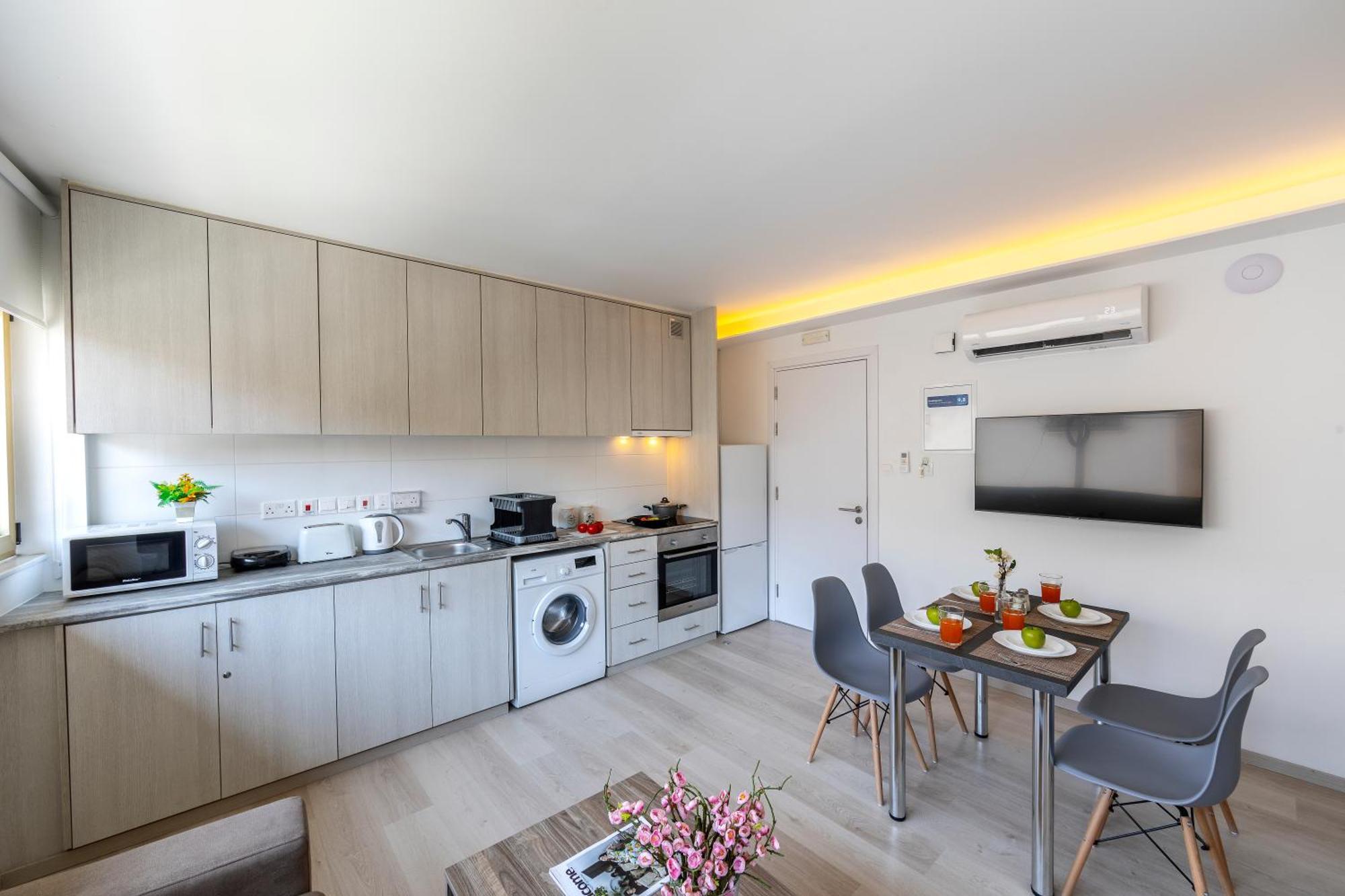C-Premium Apts 100M From Beach And City Centre 라르나카 외부 사진